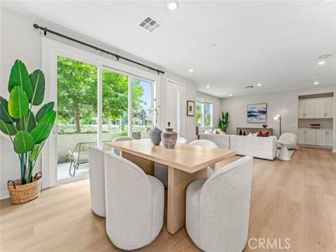 352 Chorus , Irvine, CA