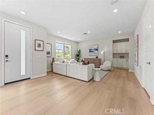 352 Chorus , Irvine, CA