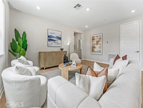 352 Chorus , Irvine, CA