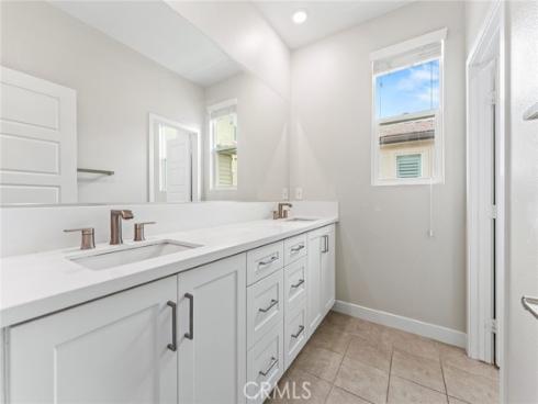 352 Chorus , Irvine, CA