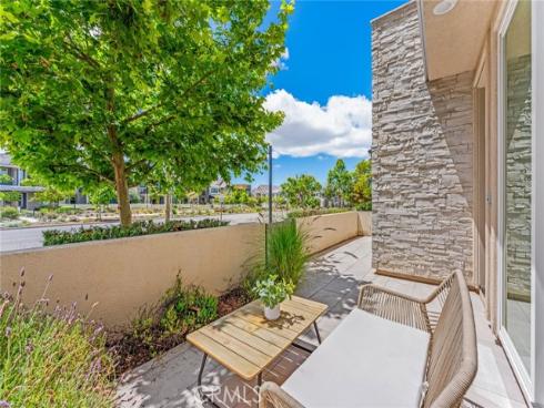 352 Chorus , Irvine, CA