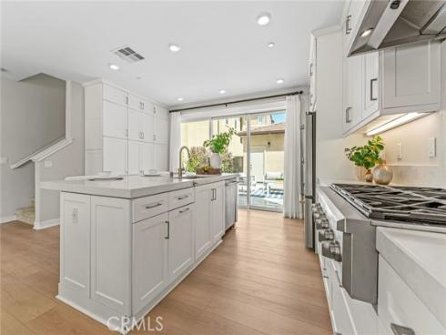 352 Chorus , Irvine, CA