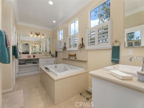 25  Carpenteria  , Irvine, CA