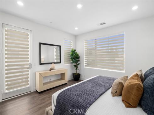 305  Novel  , Irvine, CA