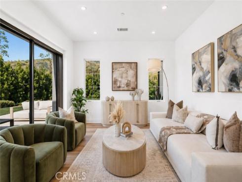162 Winnett , Irvine, CA