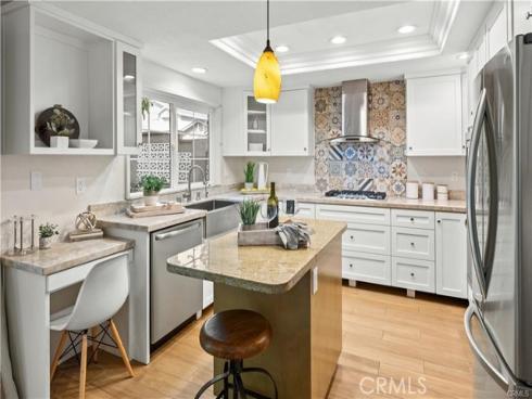 61 Bridgeport , Irvine, CA