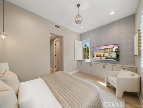136 Salt Spg , Irvine, CA