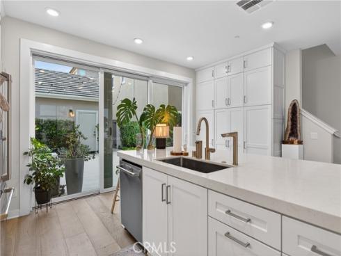 382 Chorus , Irvine, CA