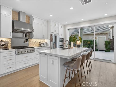 382 Chorus , Irvine, CA
