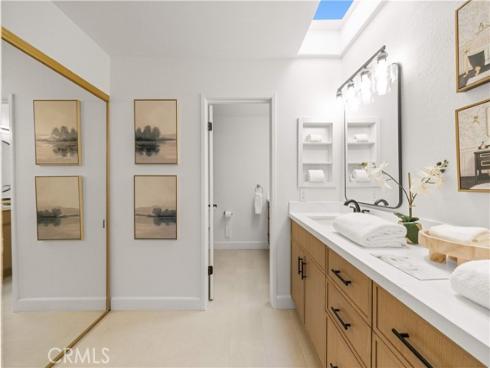 4181 Sandburg Way, Irvine, CA