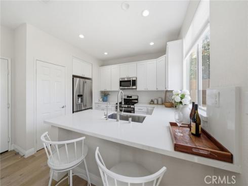 6  Bowie  , Irvine, CA