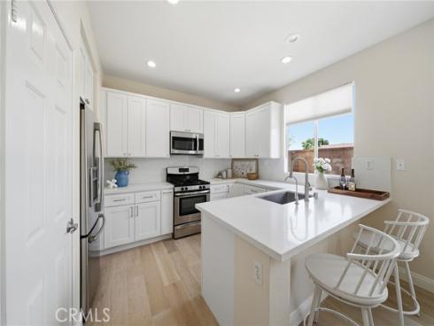 6  Bowie  , Irvine, CA
