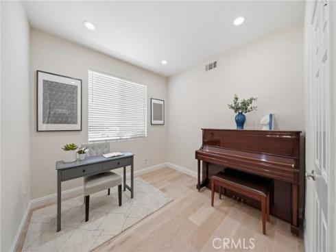 6  Bowie  , Irvine, CA