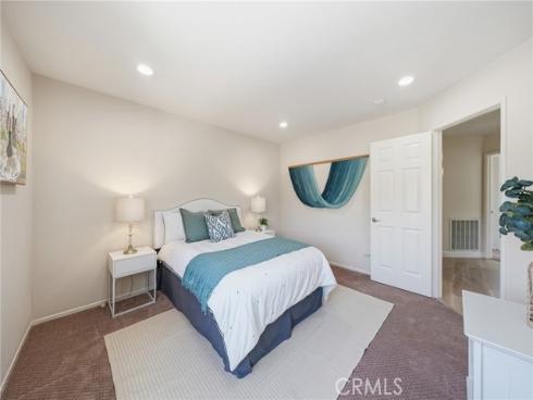 6  Bowie  , Irvine, CA