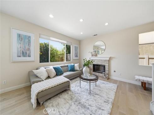 6  Bowie  , Irvine, CA