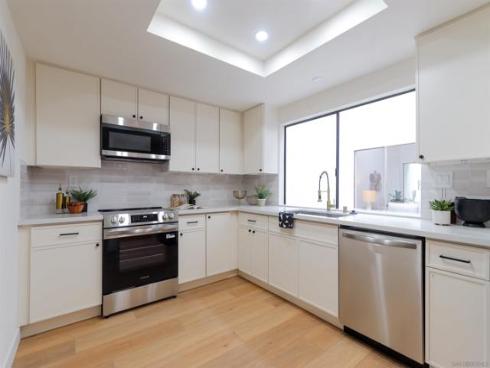 10  Morena  8 , Irvine, CA