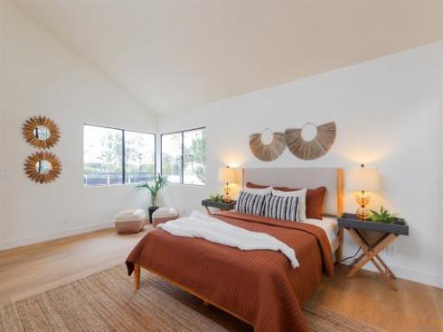 10  Morena  8 , Irvine, CA