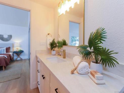 10  Morena  8 , Irvine, CA