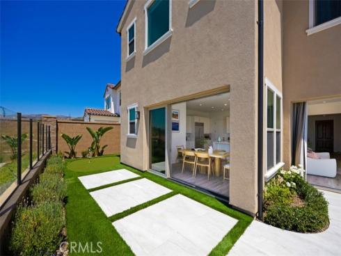 135 Oakstone , Irvine, CA