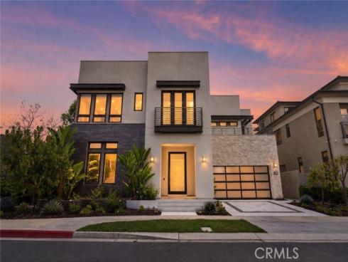 61  Iluna  , Irvine, CA
