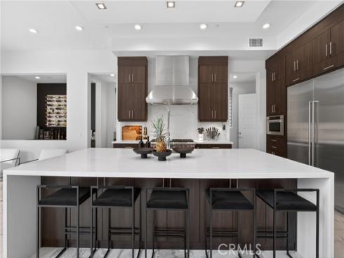 61  Iluna  , Irvine, CA