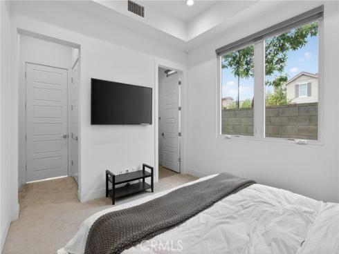 61  Iluna  , Irvine, CA