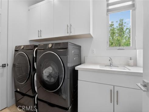 61  Iluna  , Irvine, CA