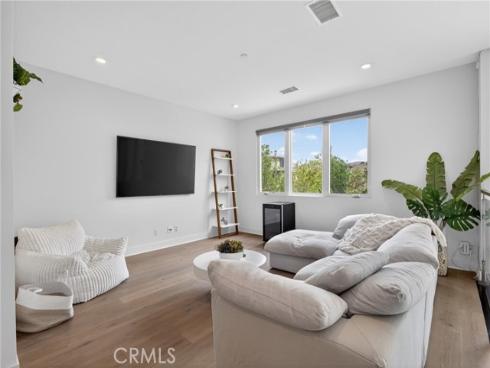 61  Iluna  , Irvine, CA