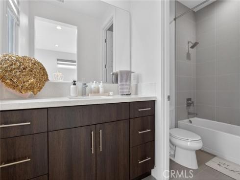 61  Iluna  , Irvine, CA