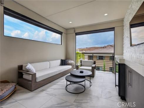 61  Iluna  , Irvine, CA