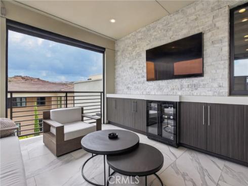61  Iluna  , Irvine, CA