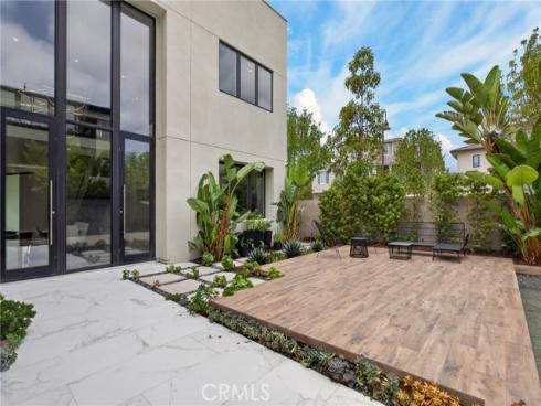 61  Iluna  , Irvine, CA
