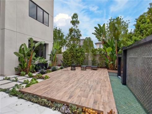 61  Iluna  , Irvine, CA