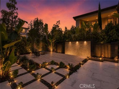61  Iluna  , Irvine, CA