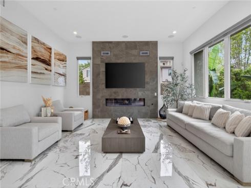 61  Iluna  , Irvine, CA
