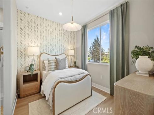 825  Sonia  , Irvine, CA