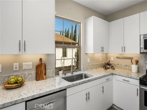 111  Tallowood  , Irvine, CA