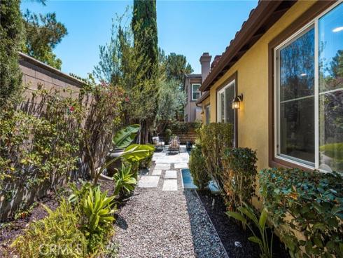 6  Thorn Hill  , Irvine, CA