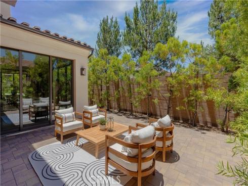 125 Della , Irvine, CA