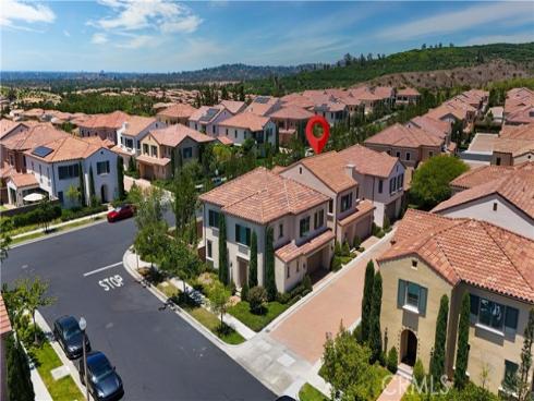 125  Della  , Irvine, CA