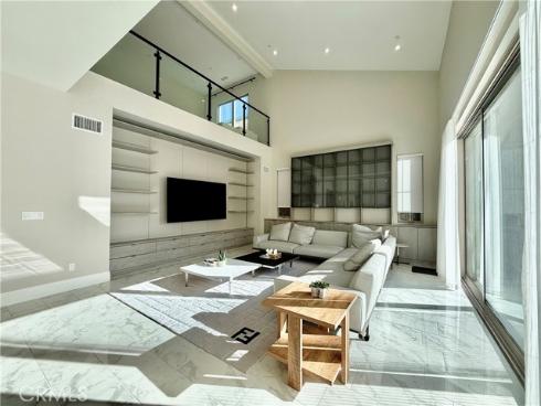 207 Coal Mine , Irvine, CA
