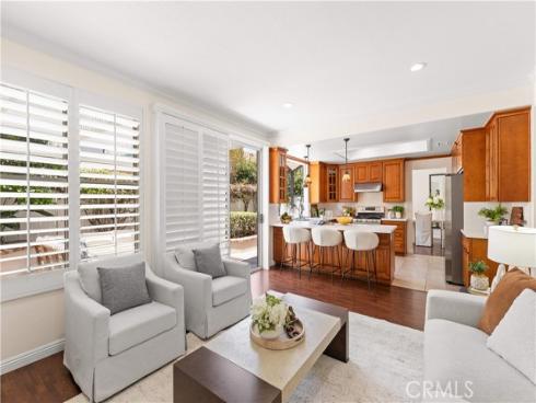 9  Terraza  , Irvine, CA