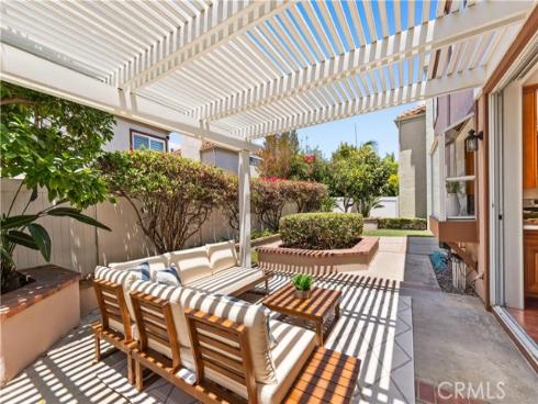 9  Terraza  , Irvine, CA