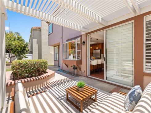 9  Terraza  , Irvine, CA