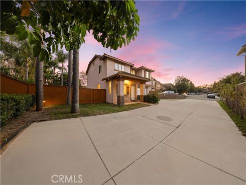 26  Appleglen  , Irvine, CA