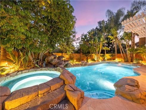 26  Appleglen  , Irvine, CA