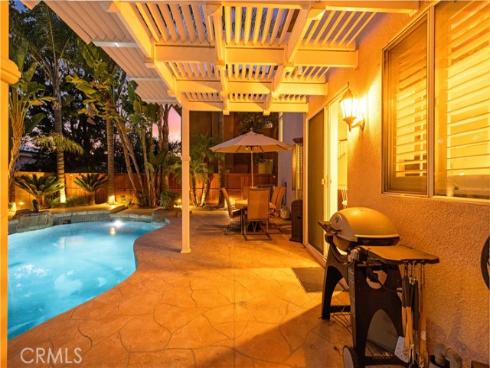 26  Appleglen  , Irvine, CA
