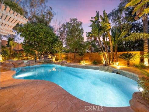 26  Appleglen  , Irvine, CA