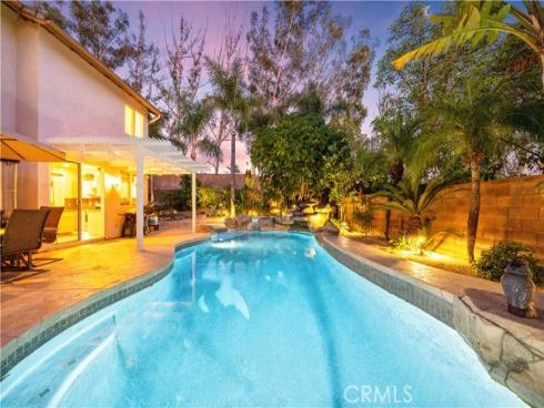26  Appleglen  , Irvine, CA
