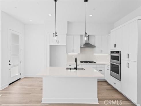 105 Moody , Irvine, CA